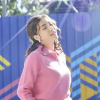 Potret Berbagai Gaya Rambut Bergelombang Sarwendah