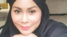 Nama Vera Zanobia pastinya sudah tak asing lagi bagi publik Tanah Air. Ya, wanita yang akrab disapa Mak Vera ini dulunya dikenal sebagai menajer mendiang Olga Syahputra. (FOTO: instagram.com/makverazanobia/)