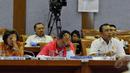 Ketua Umum Komite Olimpiade Indonesia (KOI), Rita Subowo bersama Chief de Mission Sea Games 2015, Taufik Hidayat dan  Ketua Umum KONI Tono Suratman memenuhi panggilan Komisi X DPR RI, Jakarta, Senin (25/5/2015). (Liputan6.com/Andrian M Tunay)
