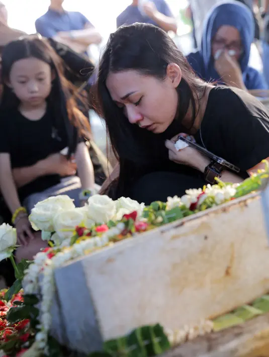 Nicky Santoso sangat kehilangan dengan kepergian Dika Kerispatih. Terlebih, hubungan yang mereka jalin pun terhalang jarak Jakarta dan Surabaya yang membuat keduanya jarang bertemu. (Deki Prayoga/Bintang.com)