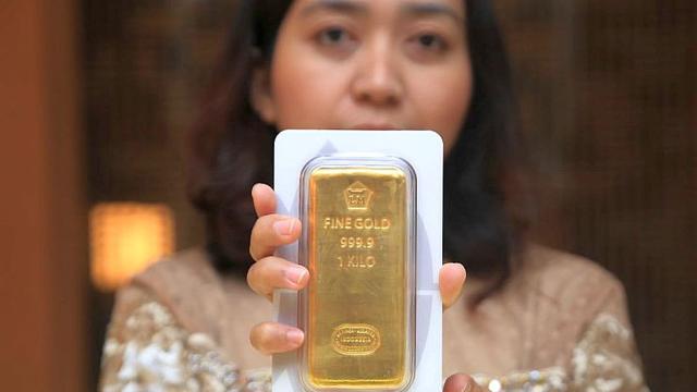 Antam meluncurkan desain kemasan emas Antam LM batangan baru.