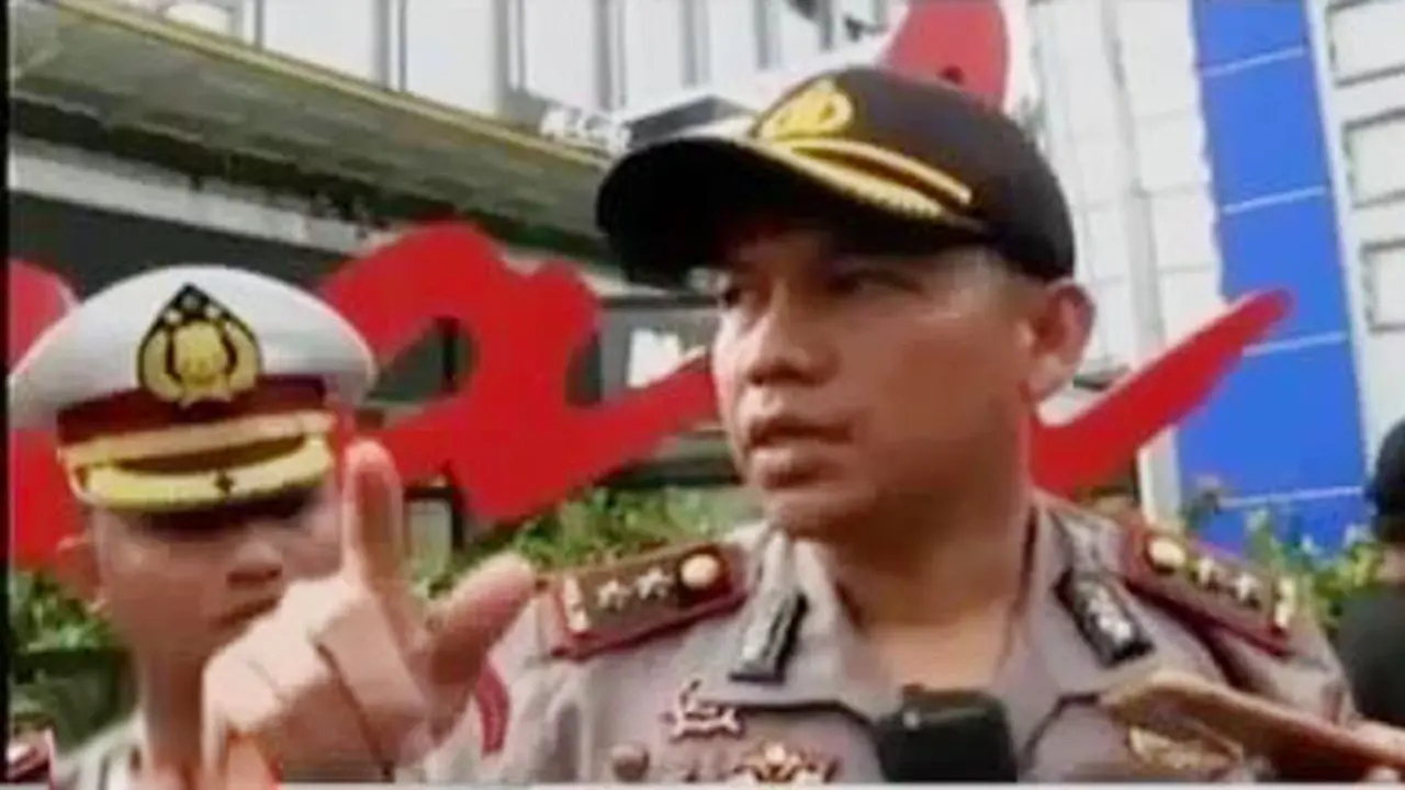VIDEO: Aksi Heroik Polisi Lumpuhkan Teroris Bom Thamrin