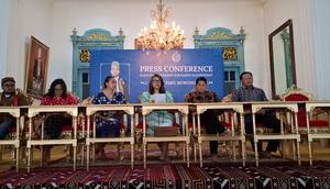 Keluarga Keraton Surakarta menjelaskan terkait penobatan putra mahkota jadi raja PB XIV. (Liputan6.com/Fajar Abrori)