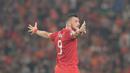 Gaya Marko Simic membatu pertahanan saat melawan JDT pada laga grup H Piala AFC 2018 di Stadion Utama Gelora Bung Karno, Jakarta, Selasa (10/4/2018). Persija Jakarta menang 4-0.  (Bola.com/Nick Hanoatubun)