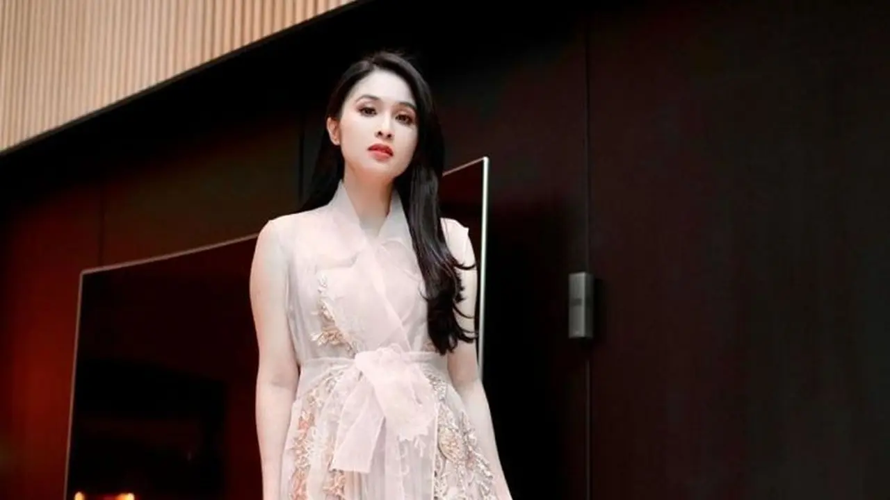 10 Busana Kondangan ala Artis Selain Kebaya, dari Nagita Slavina hingga Anya Geraldine