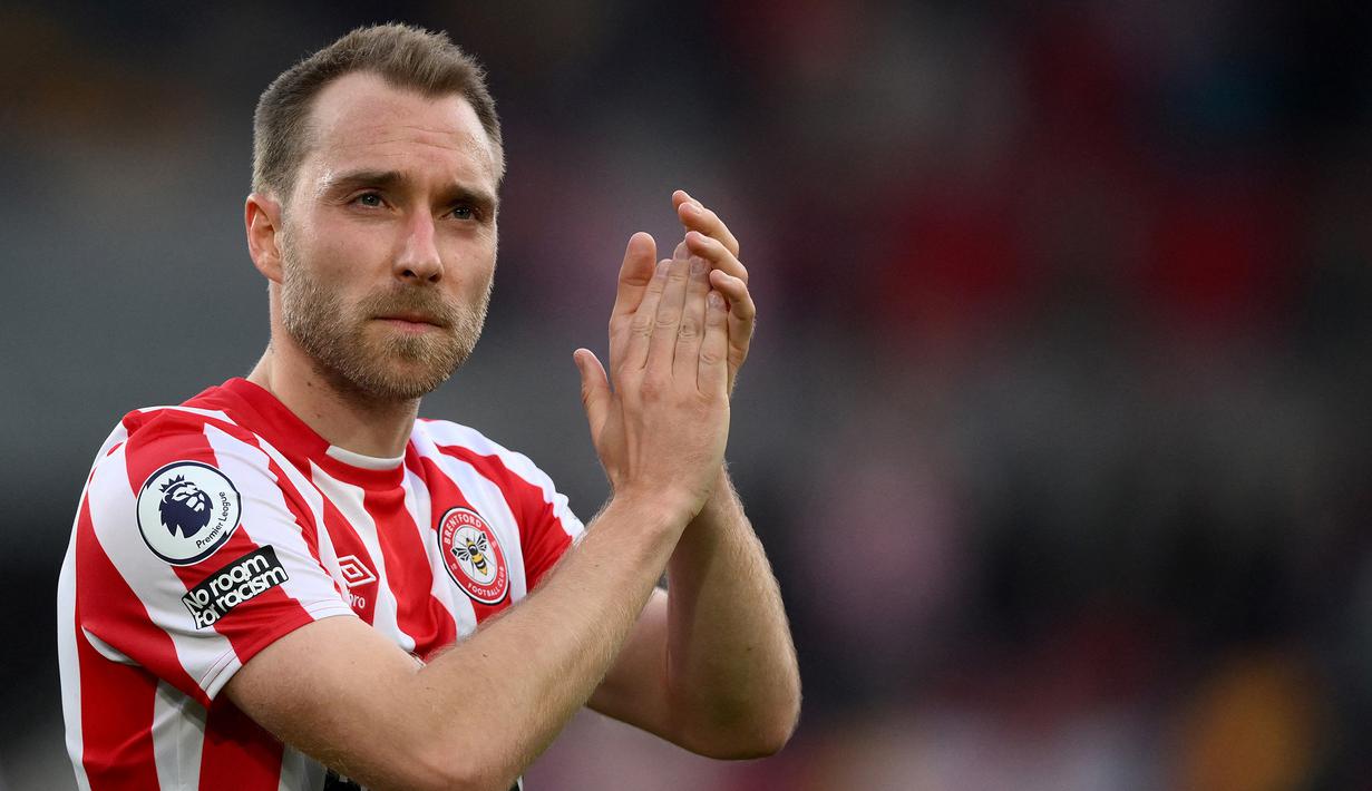 Christian Eriksen baru saja secara resmi didatangkan Manchester United untuk mengarungi musim 2022/2023. Gelandang serang Denmark ini didatangkan MU dengan status bebas transfer alias gratis. Pada bursa transfer musim-musim sebelumnya, Setan Merah juga pernah mendatangkan pemain secara gratis. Termasuk Christian Eriksen, berikut 5 rekrutan terakhir MU yang didatangkan secara gratis. (AFP/Daniel Leal)