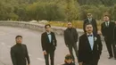 Sementara itu, Vidi Aldiano tampil serba hitam sama dengan para tamu pria yang lain. Vidi tampil dengan jas dan celana panjang hitam. [@vidialdiano]
