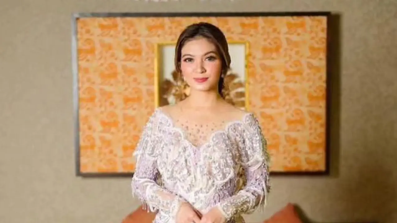Adu Gaya Istri Pejabat  Annisa Pohan dan Selvi Ananda