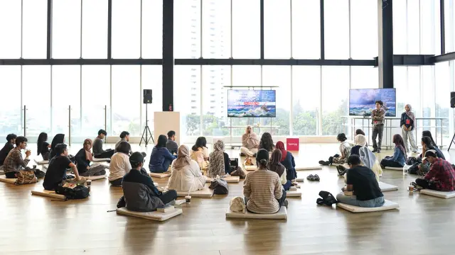 Silent Reading: Read Between the Arts