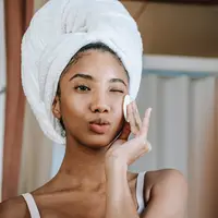ilustrasi makeup remover/Sora Shimazaki/pexels