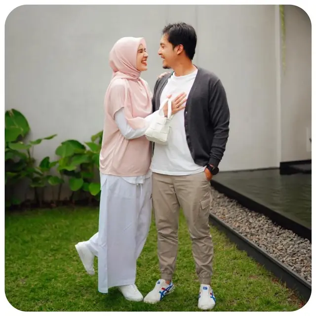 Dimas Seto dan Dhini Aminarti