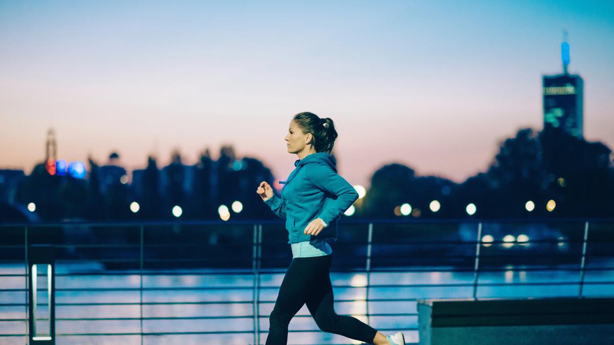 Jogging Malam? 6 Tips untuk Tetap Bugar Ala Gen Z!