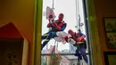 Menghias telur mungkin telah menjadi bagian dari perayaan Paskah yang juga memiliki makna kebangkitan atau kelahiran kembali Yesus. (Piero Cruciatti/AFP)