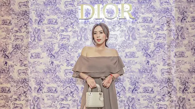 FOTO: Penampilan Maharani Kemala Crazy Rich Bali saat Hadiri Dior 'Dioriviera 2022 Collection'