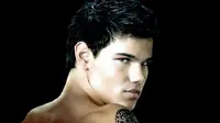 Taylor Lautner Berharap Bisa Belajar Lewat Film Porno
