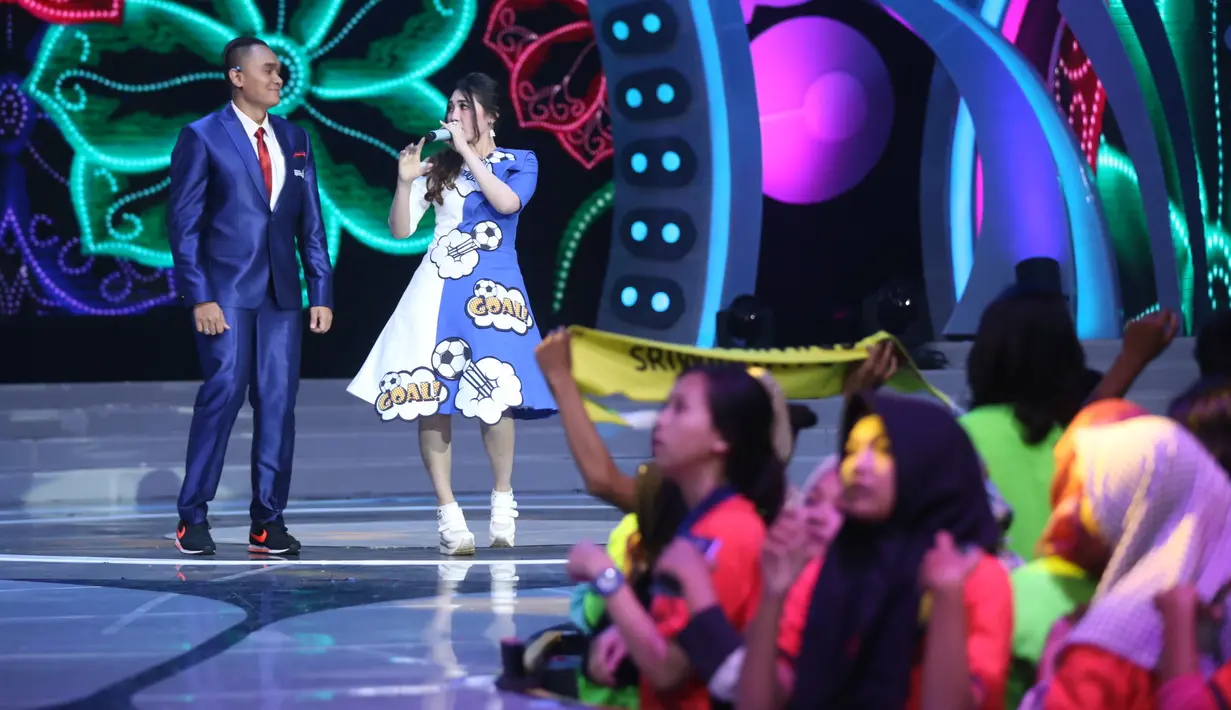 Ketengangan sempat terjadi awak media dan manajemen dari Via Vallen sempat terjadi. Sebelumnya, Via tak mau buka mulut terkait kasusnya tersebut. (Nurwahyunan/Bintang.com)