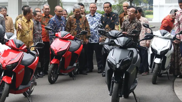 Jokowi Jajal Motor Listrik Gesits