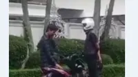 Sebuah video viral di media sosial seorang pengendara motor menghantam pengendara lain hingga kejang-kejang.
