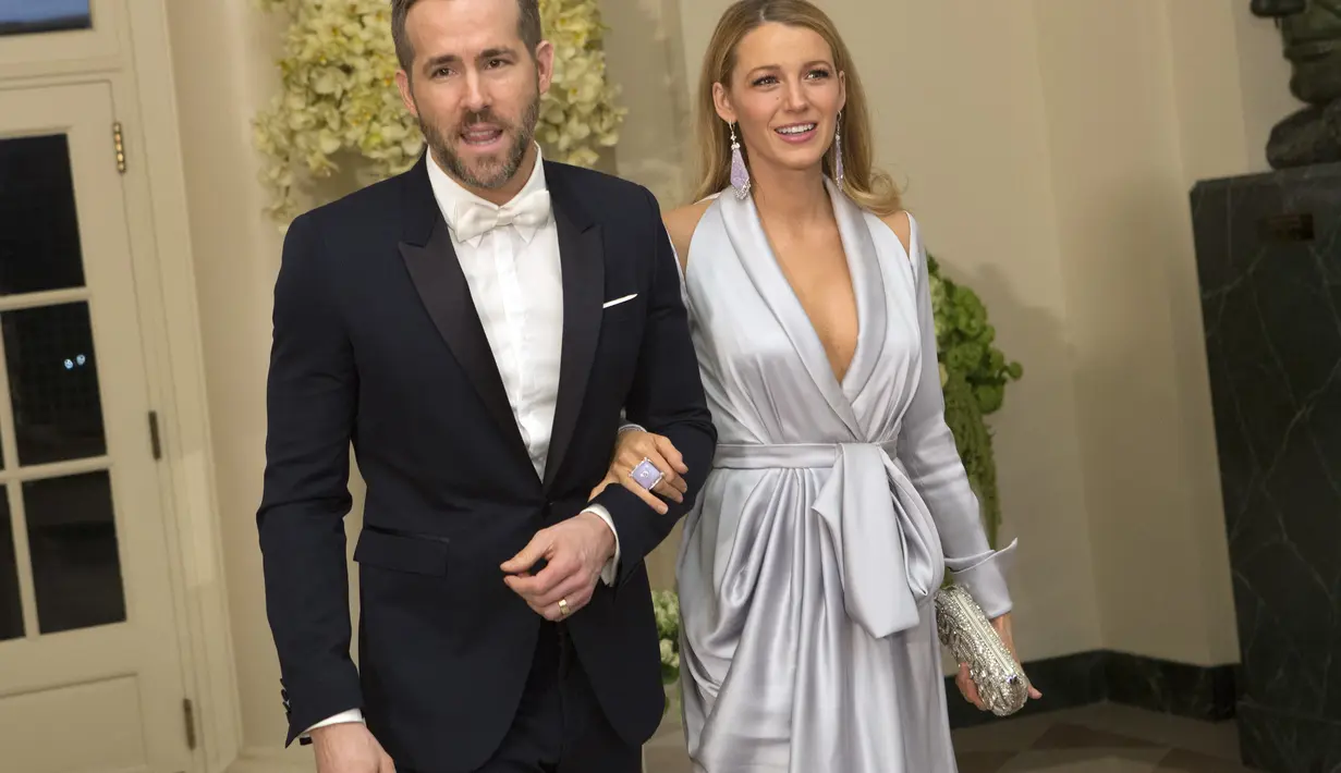 Aktris berusia 28 tahun ini nampak menyebunyikan perut buncitnya. Tak hanya itu, Blake belum mempublikasikan ke publik tentang kehamilannya. (AFP/Bintang.com)