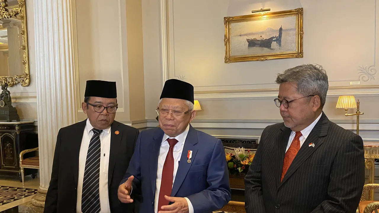 Wakil Presiden (Wapres) Ma’ruf Amin (tengah) di Yunani (Liputan6.com/Delvira Hutabarat)