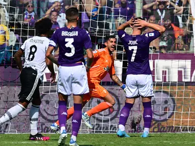 Fiorentina hanya puas memetik poin satu usai bermain imbang dengan Juventus pada laga pekan kelima Liga Italia di Stadion Artemio-Franchi, Sabtu (03/09/2022) malam WIB. (AFP/Vincenzo Pinto)