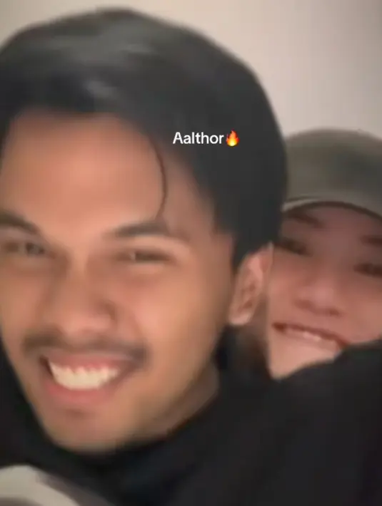 Potret Thariq Halilintar dan Aaliyah Massaid Pamer Senyum Saat Foto