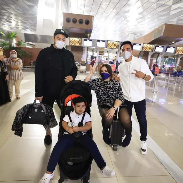7 Momen Ivan Gunawan Liburan di Dubai, Disebut Makin Macho