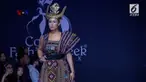 Kain tenun khas Indonesia mencuri perhatian di New York Fashion Week 2017. Penampilan khas kain ini ternyata disukai undangan yang datang.