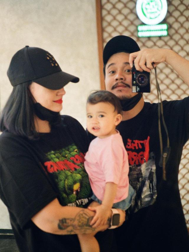 7 Potret Derby Romero saat Asuh Putrinya yang Makin Besar Ini Kompak Banget