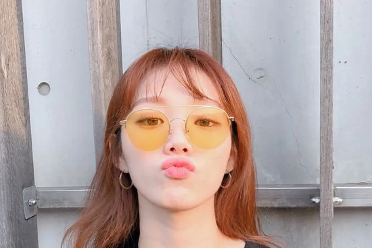 Kaos Oblong Andalan Lee Sung Kyung, Tetap Cantik dan Gak Ribet