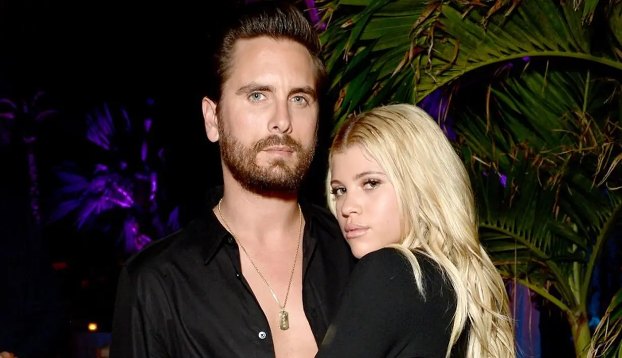 Sebelumnya keduanya digosipkan putus usai Scott Disick kedapatan selingkuh saat menghadiri pesta perilisan album Kanye West. (USMagazine)