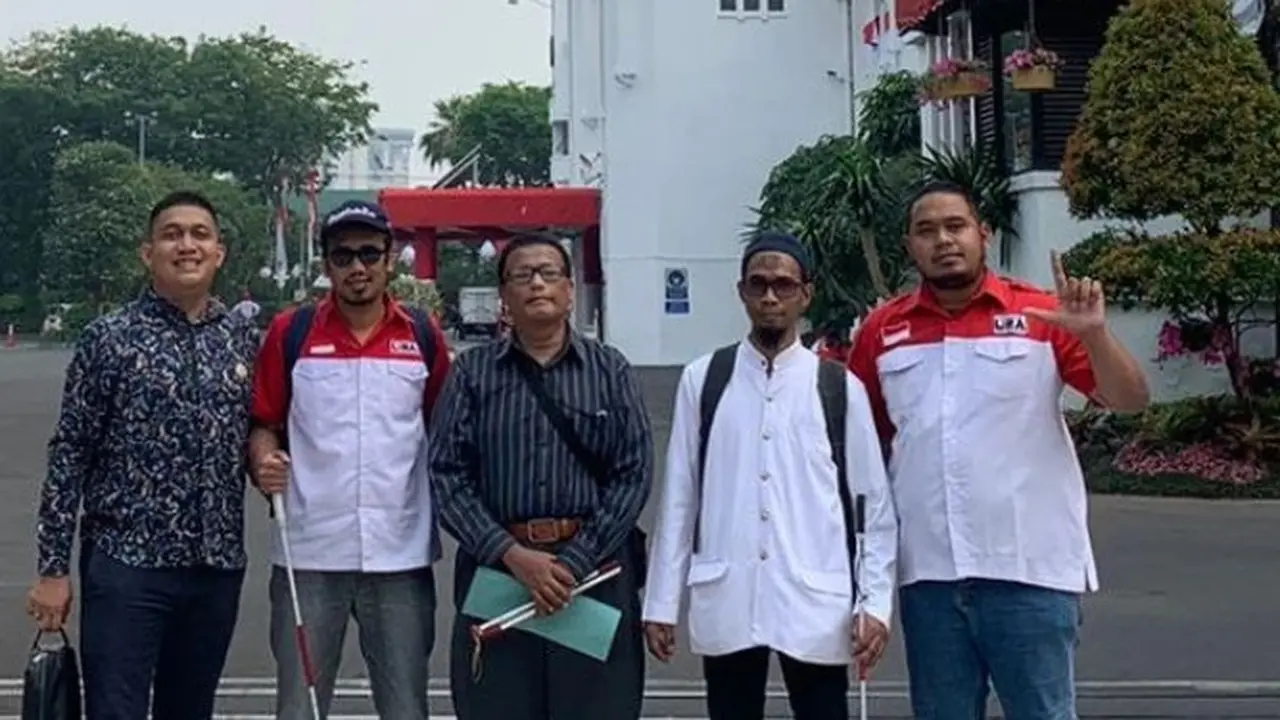 Andi Saksofone (kemeja salur) dan LDC Sidoarjo