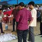 Kotak suara yang berisi kertas pemilihan Kepala Desa (Kades), di TPS 7, Desa Pasirnangka, Kecamatan Tigaraksa, Kabupaten Tangerang, mengeluarkan asap. (Liputan6.com/Pramita Tristiawati)