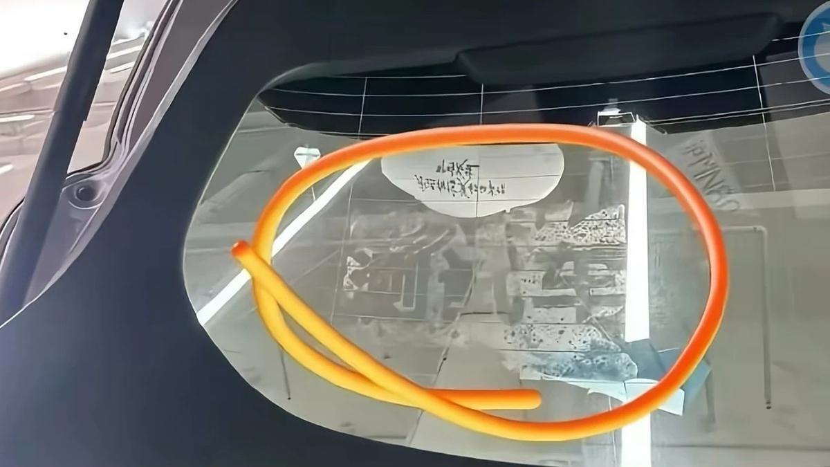 Heboh Bekas Stiker Test Car di Kaca YU7, Begini Klarifikasi Xiaomi