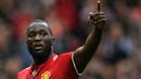 Romleu Lukaku yang didatangkan Manchester United pada awal musim 2017/2018 dari Everton mampu mencetak total 27 gol dan 9 assist di semua kompetisi dari 51 laga. Ketajamannya pada musim perdananya berujung posisi runner-up Piala FA 2017/2018 dan runner-up Piala Super UEFA 2017. (AFP/Paul Ellis)