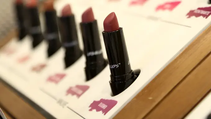 Belajar Pede Pakai Lipstik Bold dari 6 Beauty Influencer Ini