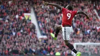 Penyerang Setan Merah, Romelu Lukaku menyumbangkan satu gol saat melawan Everton pada lanjutan Premier League di Old Trafford, Manchester (17/9/2017). Manchester United menang 4-0.  (AFP/Oli Scarff)