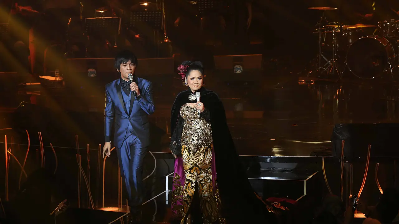 [Bintang] Duet dengan Vina Panduwinata, Rian D'Masiv Minta Ditampar