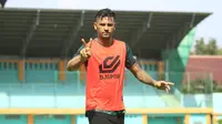 Alex dos Santos resmi menjadi pemain Tira Persikabo. (Bola.com/Permana Kusumadijaya)