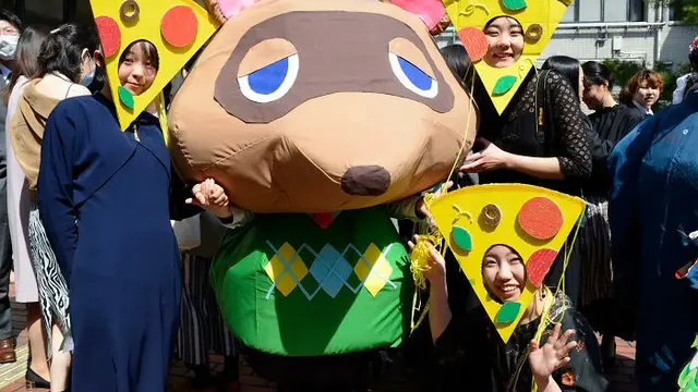 8 Potret Kostum Kelulusan Mahasiswa di Universitas Kyoto Ini Curi Perhatian