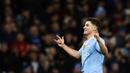 Pemain Manchester City, Julian Alvarez, melakukan selebrasi setelah mencetak gol ke gawang Burnley pada laga Liga Inggris di Stadion Etihad, Kamis (1/2/2024). Berkat hasil ini, Manchester City kembali ke peringkat dua klasemen dengan perolehan poin 46. Sementara itu, Burnley semakin terpuruk di peringkat 19 dengan poin 12. (AFP/Darren Staples)
