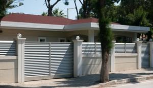 Ilustrasi Model Pagar Beton Depan Rumah (Credit: ismail yazıcı/unsplash)