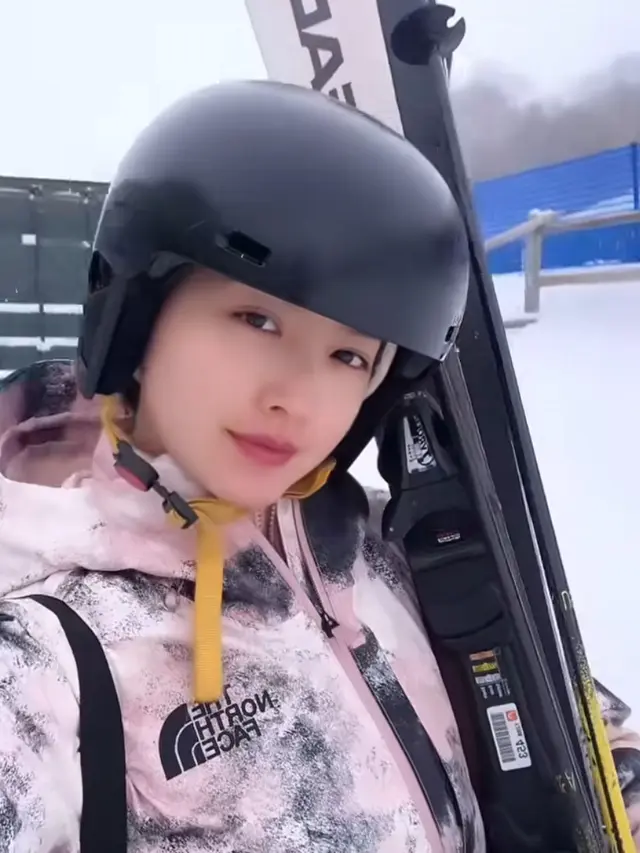 OOTD Artis Tanah Air Main Ski