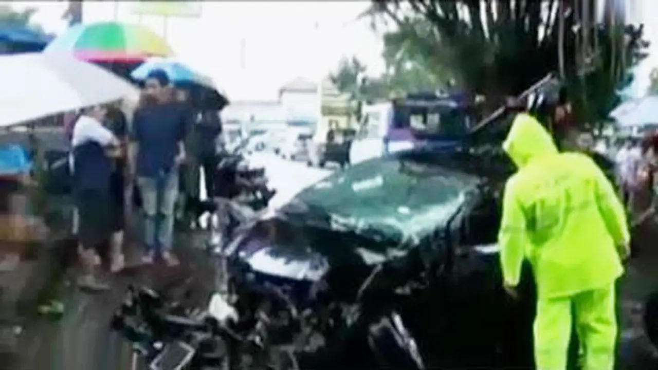 Segmen 5: Kereta Tabrak Minibus hingga Relokasi Warga Pasar Ikan