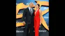 Irina Shayk berpose bersama lawan mainnya, Dwayne Johnson saat tampil di premier film terbarunya di Berlin, Jerman, Kamis (21/8/14). (Dailymail)