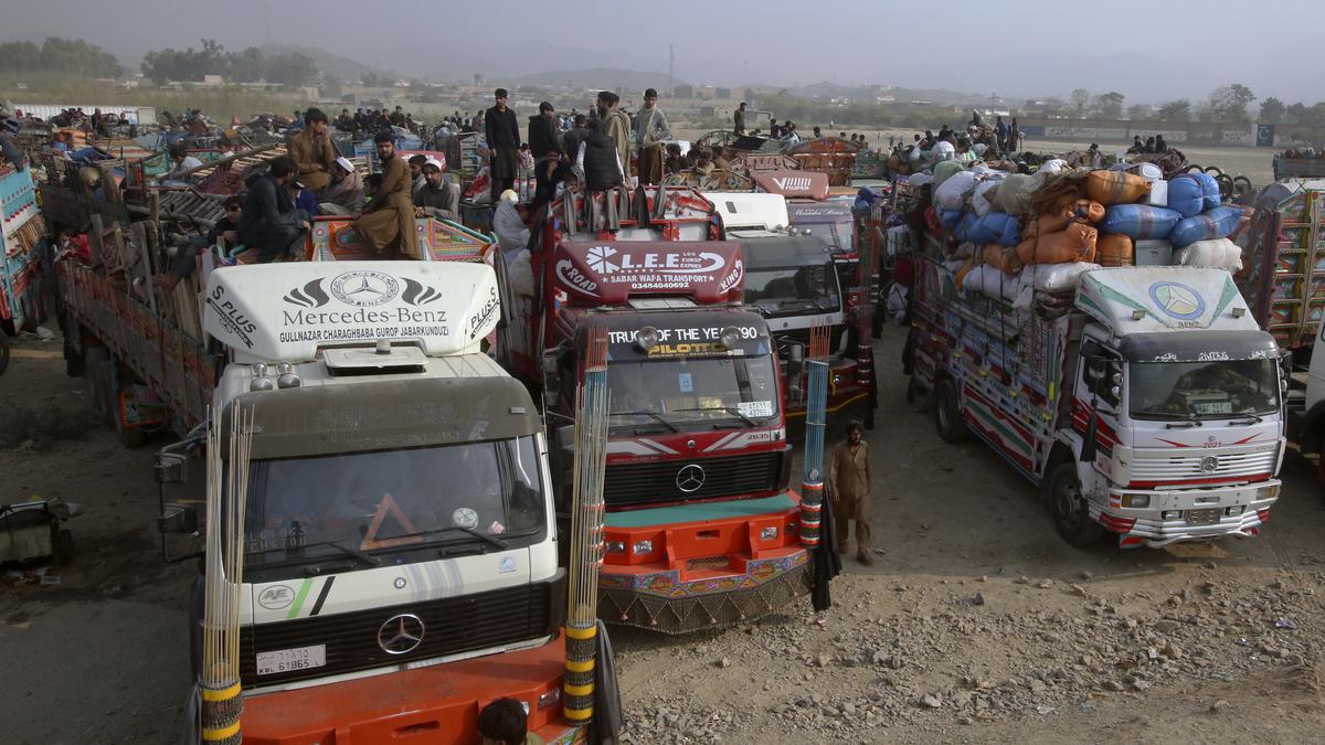 Taliban Klaim Bombardir Markas ISIS di Pakistan