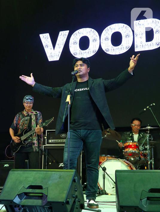 Tampil lebih kurang 30 menit, Voodoo sukses menghapus dahaga penggemar musik era 90an. (Liputan6.com/Angga Yuniar)