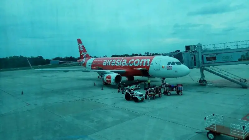Suasana penerbangan di Bandara Sultan Syarif Kasim II Pekanbaru.