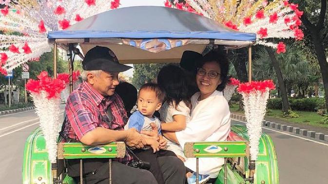 Sri Mulyani mengisi akhir pekan bersama cucu (Sumber: Instagram/smindrawati)