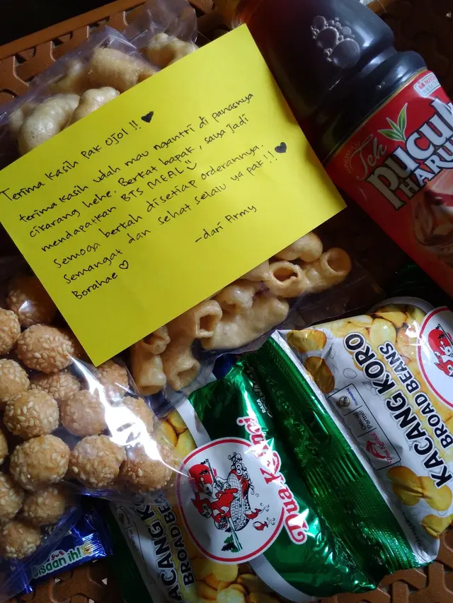 6 Bingkisan Army untuk Driver Ojol yang Rela Mengantre BTS Meal Ini Bikin Tersentuh